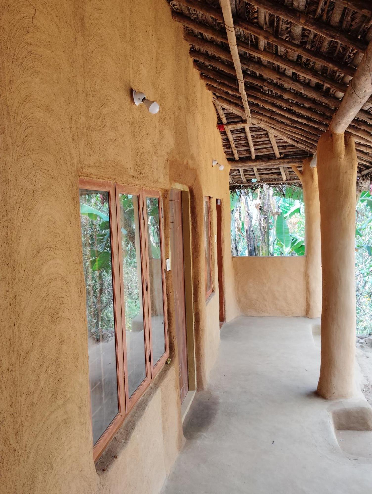 Cosmic Mud House Kanthalloor Exterior foto